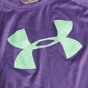 Under Armour Shirts & Tops - Girls Under Armour long sleeve shirt Under Armour Shirts & Tops - Girls Under Armour long sleeve shirt